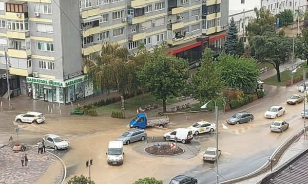 Reshjet shkaktojnë telashe në qarkullim edhe në Gjilan, komuna bën thirrje të shfrytëzohen rrugët alternative