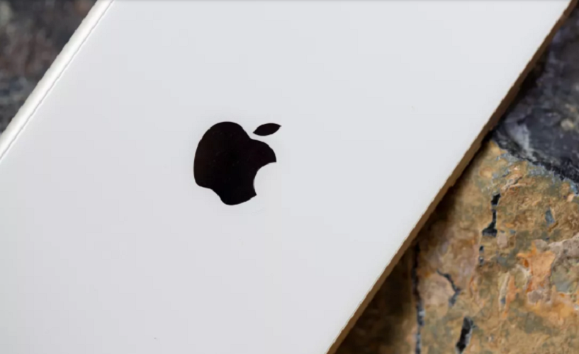 Apple paralajmëron: iPhone-t janë nën sulm nga hakerë “të sofistikuar” që hyjnë fshehurazi në pajisje