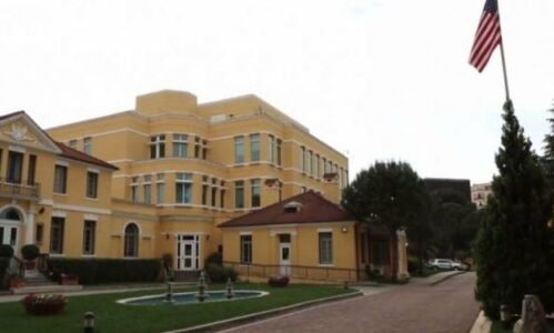 Protesta e opozitës në Shqipëri, ambasada e SHBA-së del me thirrje për qytetarët amerikanë: Shmangni demonstratën