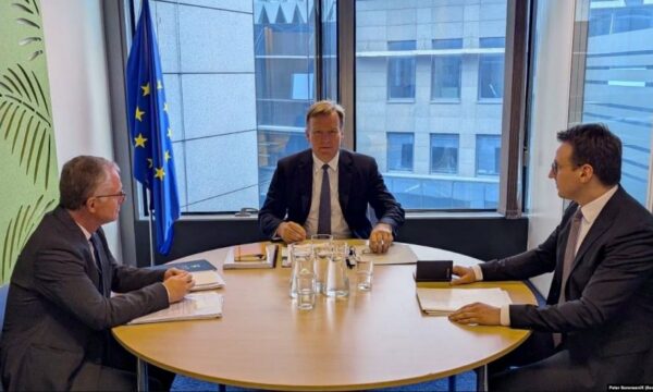BE njofton për takimin trilateral në Bruksel për personat e pagjetur, jep detaje për çfarë janë pajtuar palët