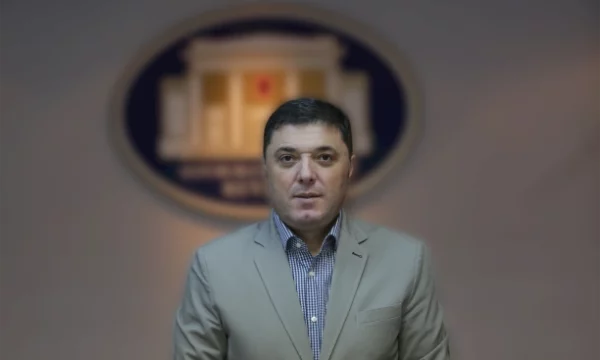 Këshilltari i Osmanit: Kosova, përmes Bordit të Paqes, i dha “nokdaun” skenave serbo-ruse për izolim