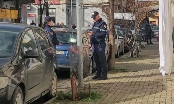 E rëndë në Durrës, babai plagos me thikë vajzën e tij
