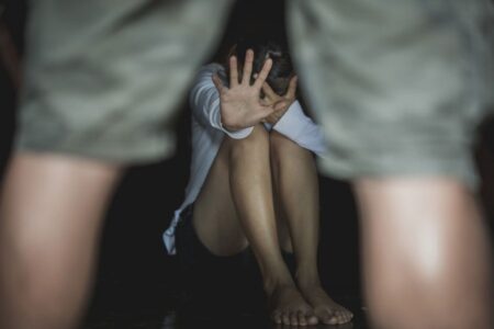 Detaje tronditëse për dhunimin e 30-vjeçares në Fushë Kosovë: U njohën në Snapchat, shkuan në motel dhe përfundoi e braktisur në mal