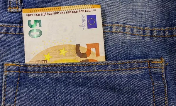 Sa para lejohen të futen në Kosovë pa deklarim? Flet drejtori i Doganës