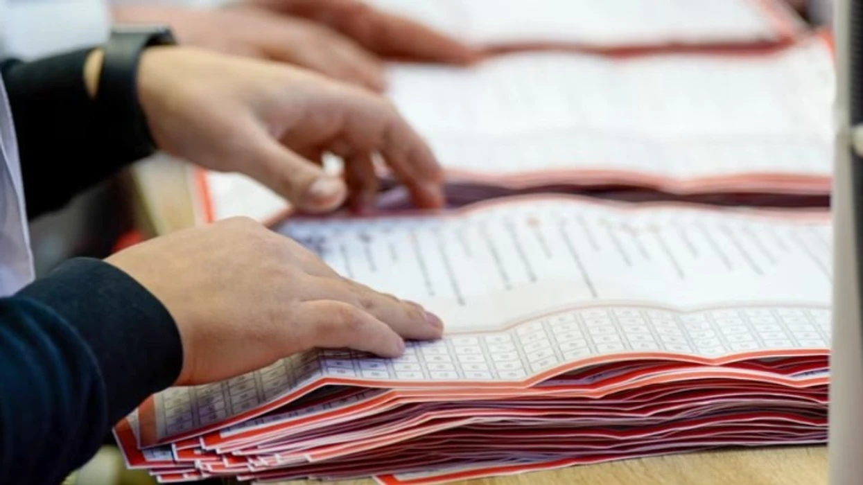 Tërhiqen edhe rreth 20 mijë fletëvotime nga diaspora