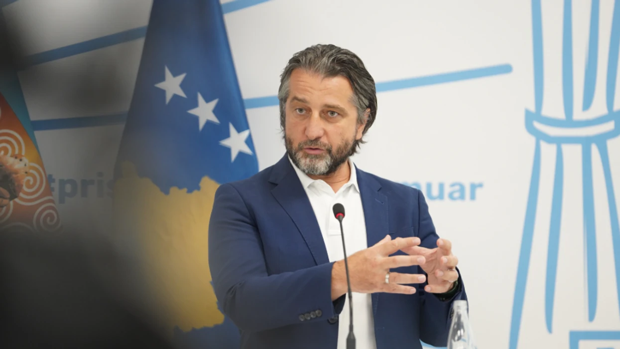 Rama pezullon nga puna tre zyrtarë komunalë pas arrestimit të tyre