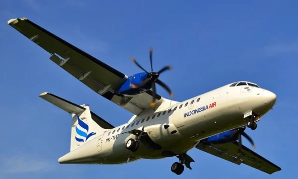 Indonezi, zhduket nga radarët aeroplani me 11 persona në bord