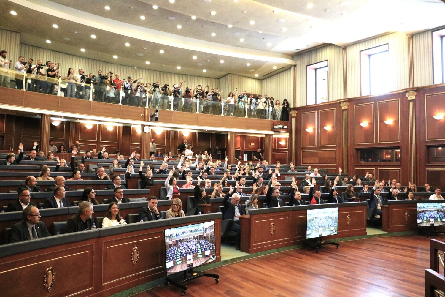 Bllokada e Kuvendit mund të kthehet sërish