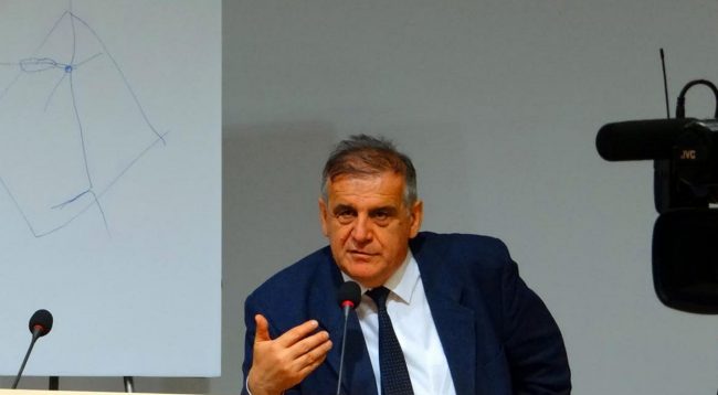Spahiu: Vjosa Osmani nuk e meriton të rizgjedhet presidente e Kosovës