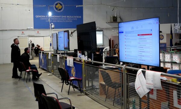 Dita 18 – Rinumërimi drejt fundit: Kanë mbetur vetëm edhe disa kuti në Prishtinë, Podujevë, Suharekë e Shtërpcë