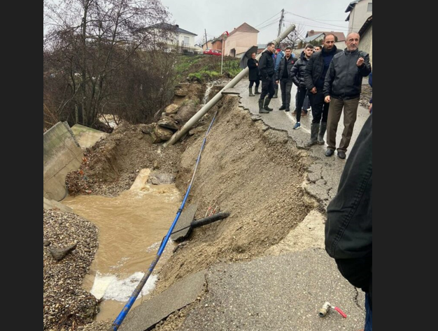 Çahet rruga që çon në fshatin Polluzhë, fshati rrezikon të bllokohet totalisht