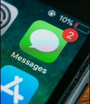 Blerta Deliu e Shenoll Muharremi pranojnë SMS-in mashtrues ku kërkohet pagesa e gjobës në trafik: Kini kujdes!