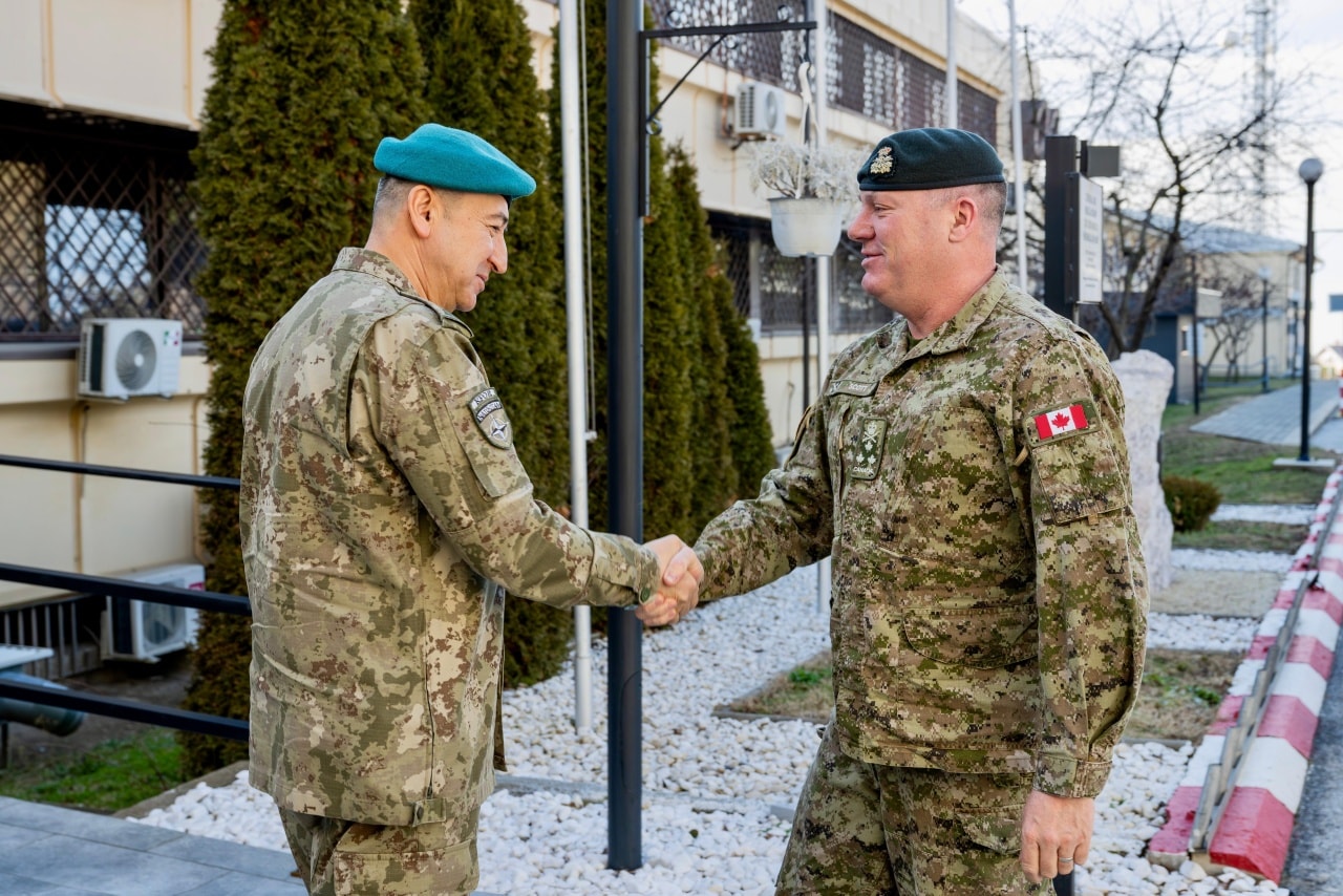 Ulutash pret zëvendëskomandantin e AJFC të Napolit, flasin për sigurinë në Kosovë