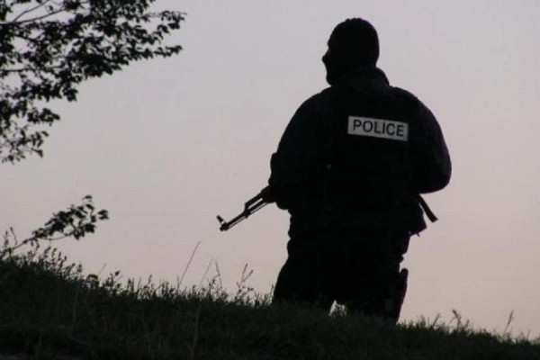 Katër shtetas të Serbisë arrestohen për kalim ilegal të kufirit