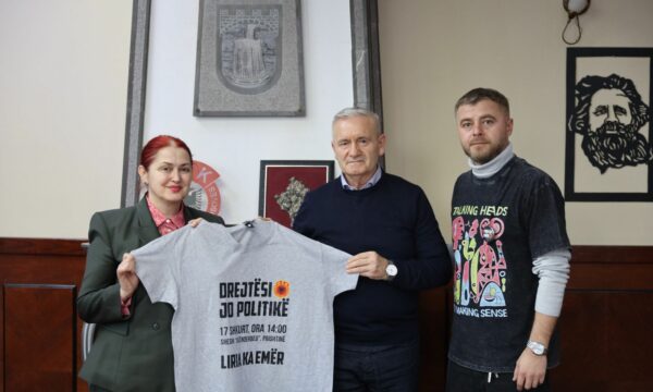Përfaqësuesit e “Liria ka Emër” priten nga kryetari Zenun Elezaj në Klinë marrin mbështetje për marshin “Drejtësi, jo politikë” më 17 shkurt