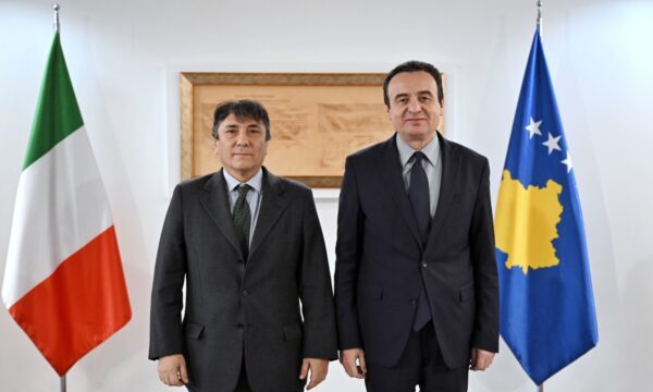 Kurti pret në takim ambasadorin italian, diskutojnë për zhvillimet politike në vend