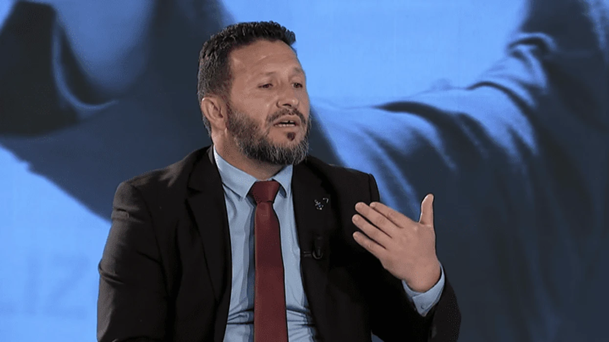 Sefaj nën emocione: Baci Jakup është i papërsëritshëm, uroj që vitet e fundit t’i kalojë në atdhe
