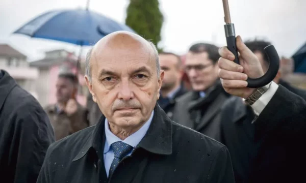Isa Mustafa thirrje që sa më shumë qytetarë të dalin në protestën përkrahëse për ish-krerët e UÇK-së në Hagë