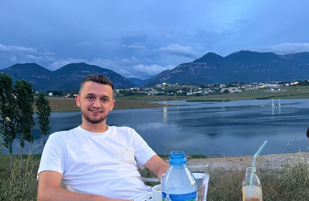 “Kishte thuajse një vit në detyrë”, dalin detaje të reja për policin që u kap me 1 milion euro në Merdarë