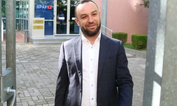 Lirohet nga burgu ish-deputeti i PS Jurgis Çyrbja, u dënua për korrupsion dhe nxjerrje sekretesh shtetërore