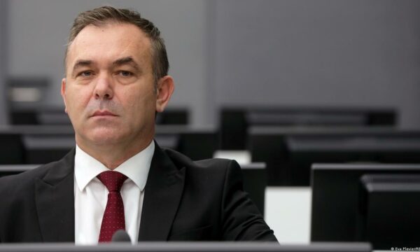 Rutina e Hagës, gazetari Morina: Rexhep Selimi i lexon deri në 6 libra brenda javës