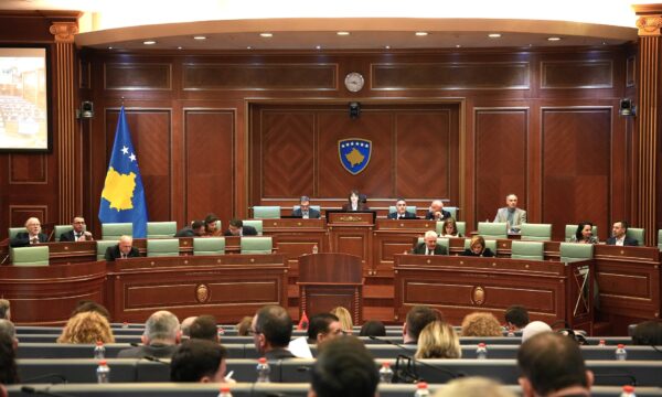 Kuvendi dje ratifikoi marrëveshjet ndërkombëtare, disa prej të cilave rrezikonin të skadonin, projektligji për buxhetin mbeti për të hënën