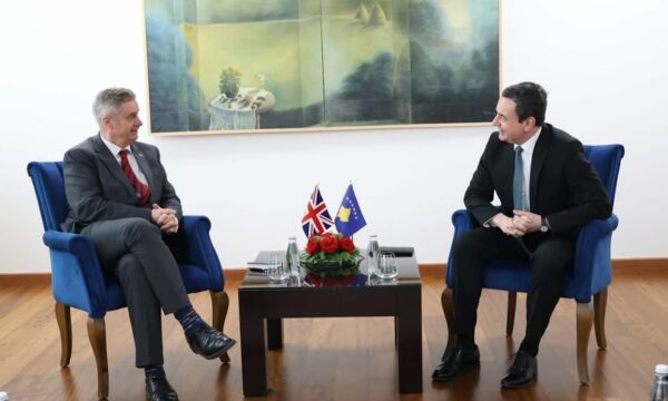 Hargreaves uron Kurtin, thotë se Mbretëria e Bashkuar pret angazhim nga Kosova në dialogun e BE-së