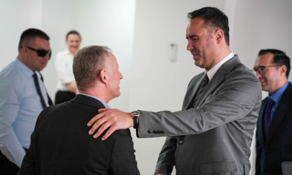 Besnik Bislimi ia dorëzon detyrën Glauk Konjufcës, s’jep detaje për të ardhmen e tij