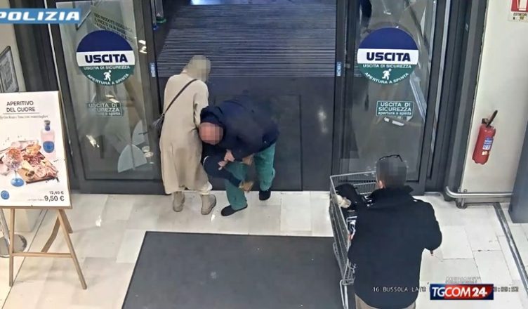 Pamje tronditëse në Itali, rumuni tenton t’i marrë vajzën 18 muajshe nënës nga duart