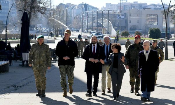 Pasi u pa me Pecin në Jug, Admirali Amerikan viziton edhe Mitrovicën e Veriut, komuna jep detaje