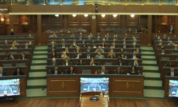 Betohen 18 deputetët e rinj që zëvendësuan ata që u bën pjesë e kabinetit qeveritar