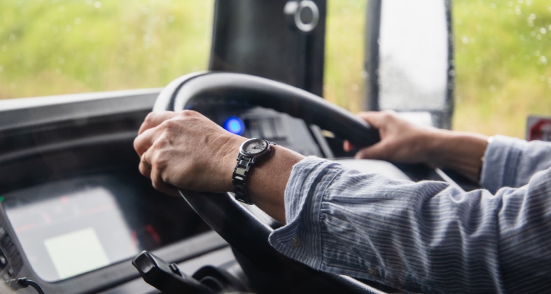 Prishtinë: U kap duke përdorur telefonin gjatë vozitjes, i merret leja për tre muaj shoferit të autobusit