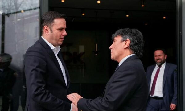 Ambasadori italian e uron Abdixhikun që u rikonfirmua në krye të LDK, diskutime edhe për urgjencën e formimit të institucioneve