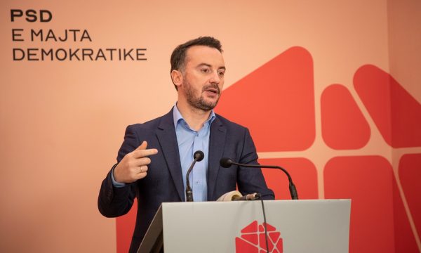 Dardan Molliqaj e kritikon Abdixhikun: Servil i Kurtit, i ashpër me kolegët e tij të LDK’së