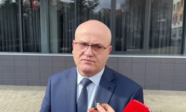 Haxhi Avdyli flet si Kurti për kandidaturën e Osmanit: E dini që s’mjaftojnë 66 votat tona, duhen edhe 15