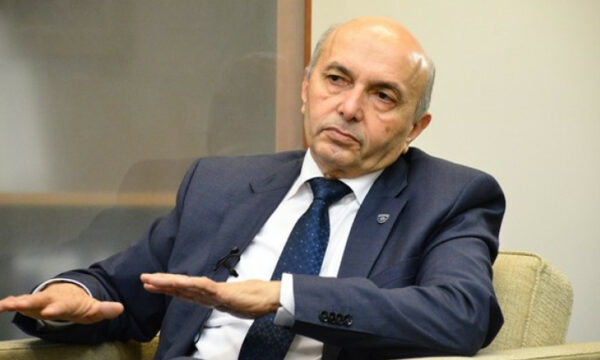 Mustafa: Unë nuk ofrova dorëheqje, por dhashë, Abdixhiku u desh të matë fjalët para se të fliste për dorëheqje