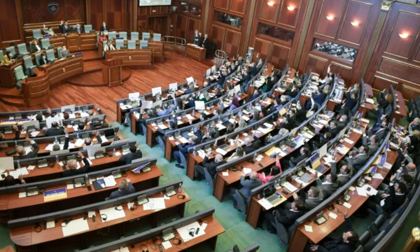 Me 118 vota pro formohet komisioni për verifikim të mandateve, deputetëve u jepen 15 minuta pauzë