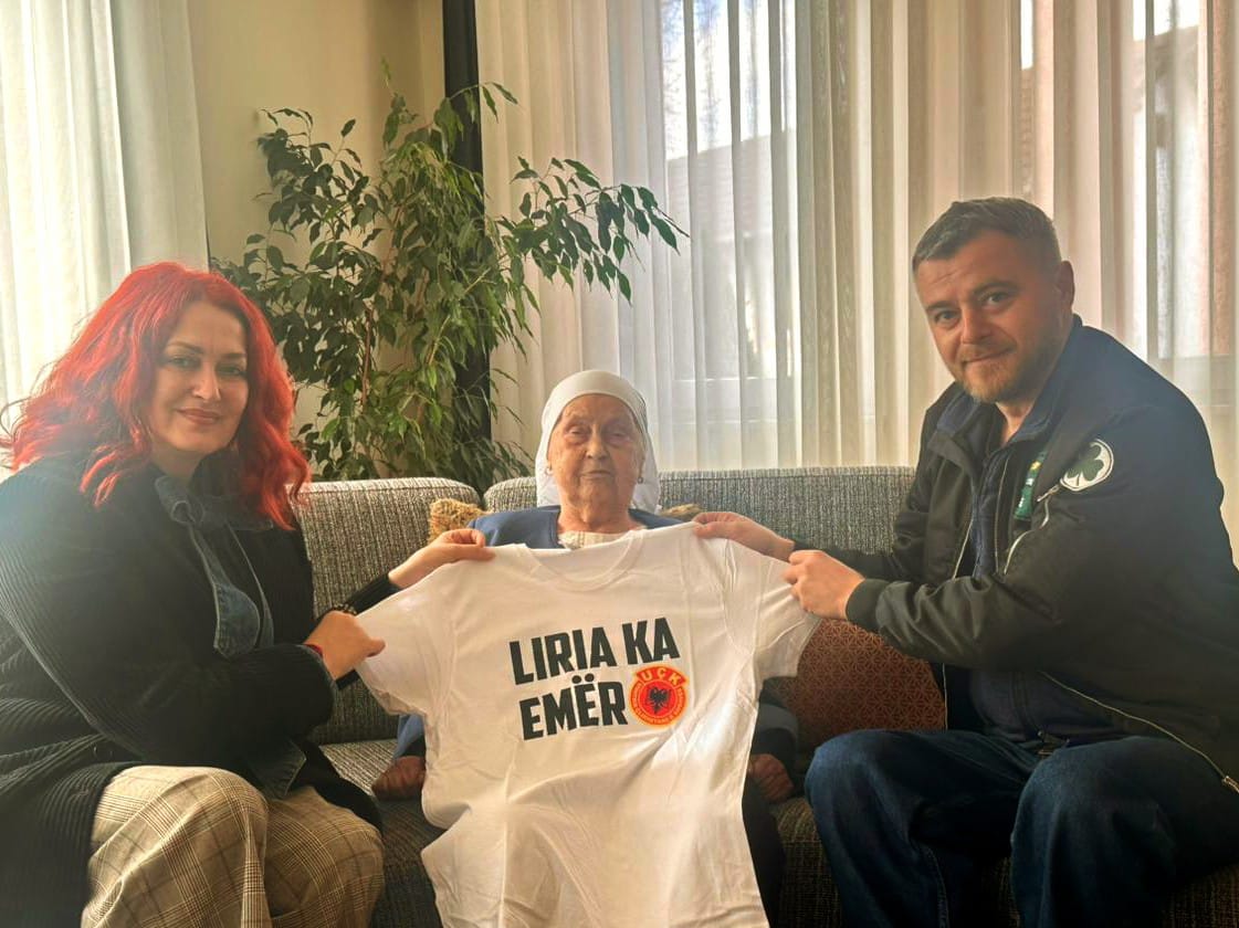 “Liria ka Emër” viziton nënën e Thaçit në Burojë: Drejtësia do të triumfojë – Presidentin e presim në shtëpi