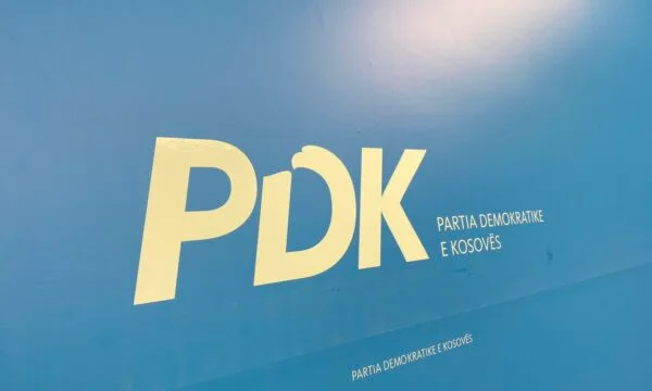 PDK kërkon shtyrjen e seancës konstituive për në orën 17, shkak gjykimi në Hagë