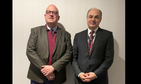 Hoxhaj takon ish-zyrtarin e DASH në Washington, e quan mik të tij dhe të Kosovës