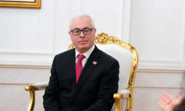 Harry Bajraktari letër Trump’it, i kërkon angazhim që Haga të sigurojë gjykim të drejtë, ia përmend edhe Jack Smithin -detaje