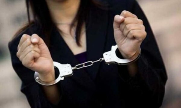 “Shkëmbim zjarri mes dy veturave”, arrestohet një grua në Kaçanik për deklaratë të rrejshme