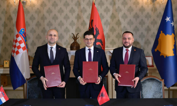 NATO i përgjigjet Serbisë që u ankua për lidhjen ushtarake të Kroacisë e Shqipërisë me Kosovën