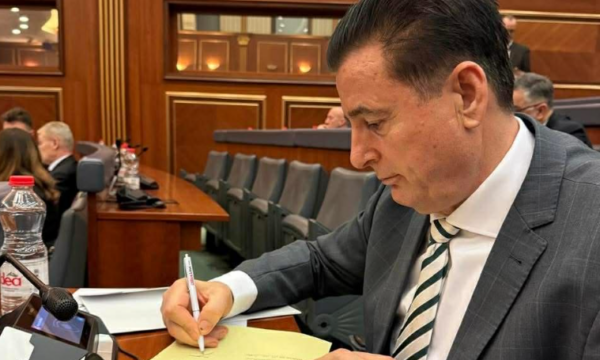 E votoi Listën Srpska pasi tha se më parë e pret dorën, Bahtiri reagon: Unë nuk i ndërroj qëndrimet, votova për stabilitet