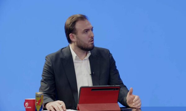 Ajvazi: Paradoks kosovar – miliarda euro në qarkullim, por shumë familje subvencionohen për shpenzimet e tyre mujore