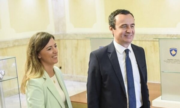 Sonte pritet votimi për Kurti 3, Haxhiu deputetëve: Rrini në ambientet e Kuvendit