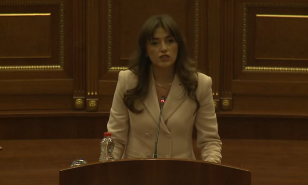 Haxhiu flet si kryetare e Kuvendit, përmend seancën e sotme në Hagë: Lufta ishte e drejtë, dihet kush ishte agresori