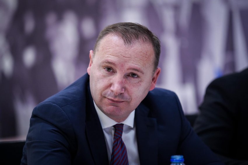 Zemaj pohon se s’do ta votojnë Albulena Haxhiun për kryeparlamentare: Çështja e nënkryetarëve, strategji e LVV-së