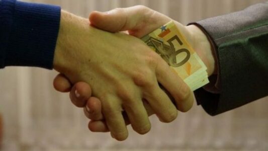 Prokuroria Speciale arreston një person për dhënie ryshfeti dhe ushtrim ndikimi