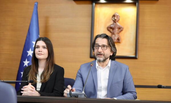 Ish-nënkryetarja e Prishtinës nga PDK-ja: S’e mbështes një koalicion me LDK-në në kryeqytet